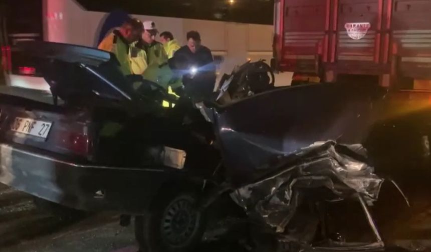 Kamyona çarpan otomobilin sürücüsü hayatını kaybetti