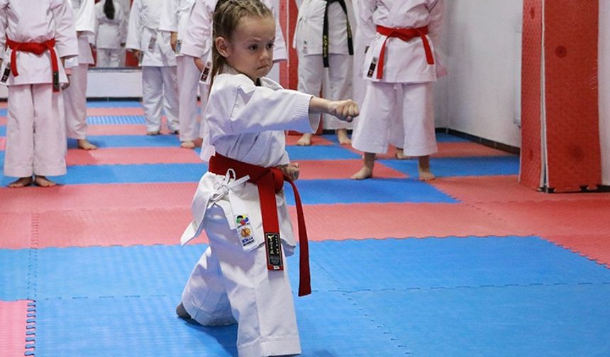 6 yaşındaki Ayza, Türkiye şampiyonu oldu