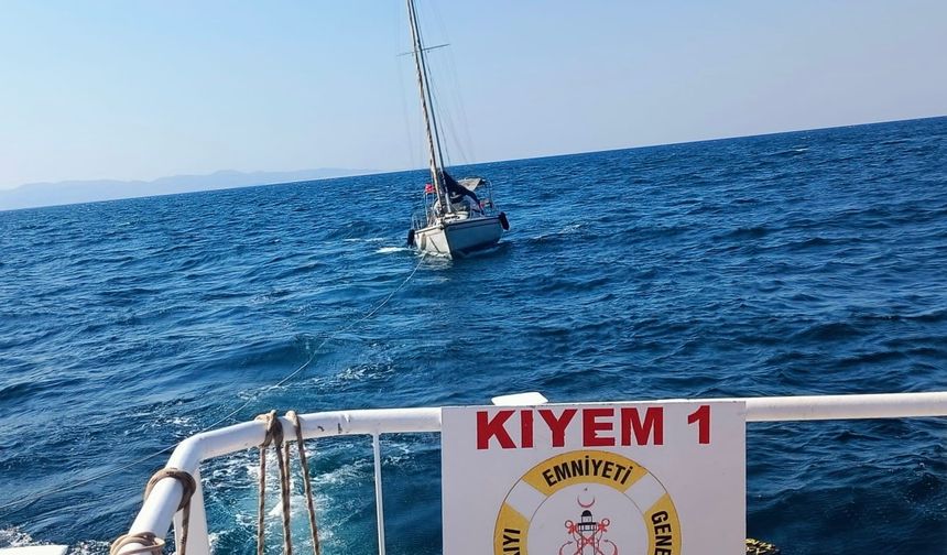 Çanakkale Boğazı'nda arızalanıp sürüklenen tekne KEGM ekiplerince kurtarıldı