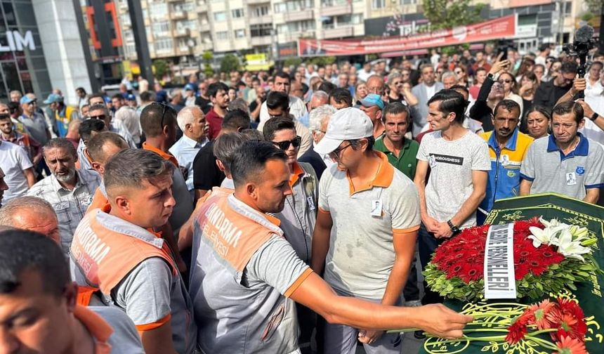 Kamyonetin çarpması sonucu hayatını kaybeden belediye işçisi toprağa verildi