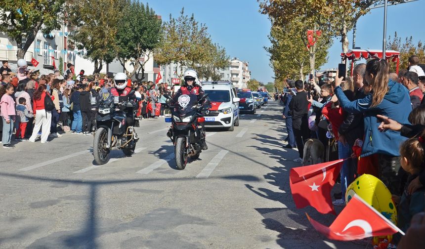 Çanakkale'nin ilçelerinde Cumhuriyet'in 101. yılı coşkuyla kutlandı