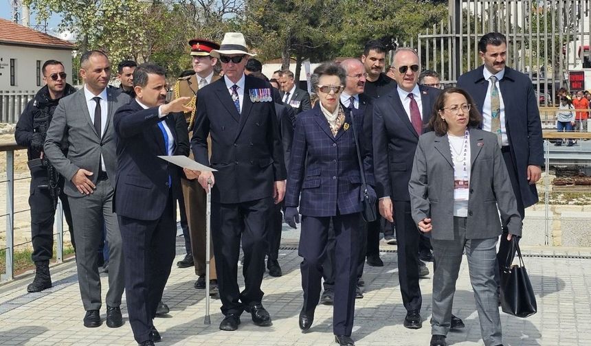 Birleşik Krallık Kraliyet Prensesi Anne, Seddülbahir Kalesi'ni ziyaret etti