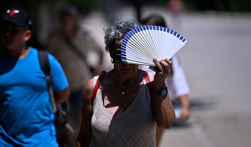 Güneşe uzun süreli maruz kalmak fotoyaşlanmayı tetikliyor