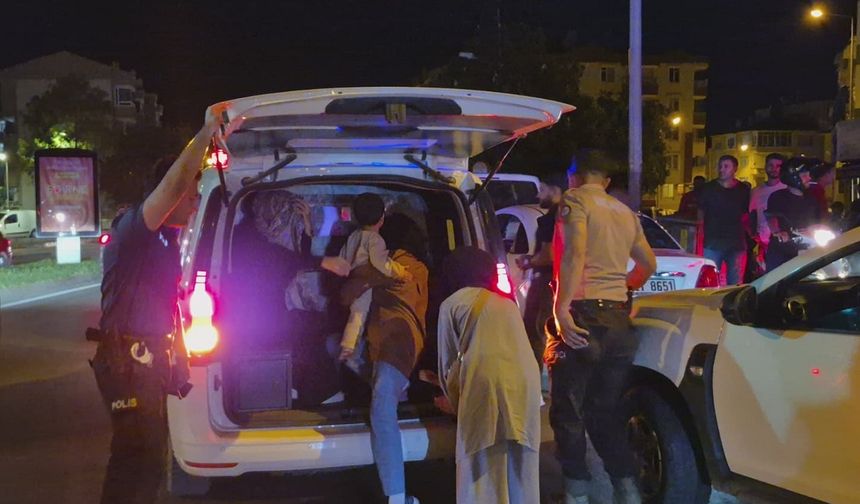 Jandarmanın "dur" ihtarına uymayan otomobilde 6 düzensiz göçmen yakalandı