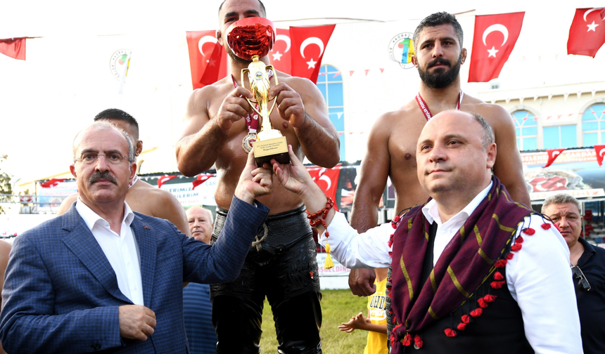 291. Tarihi Çardak Yağlı Pehlivan Güreşleri'nde başpehlivanlığı Feyzullah Aktürk kazandı