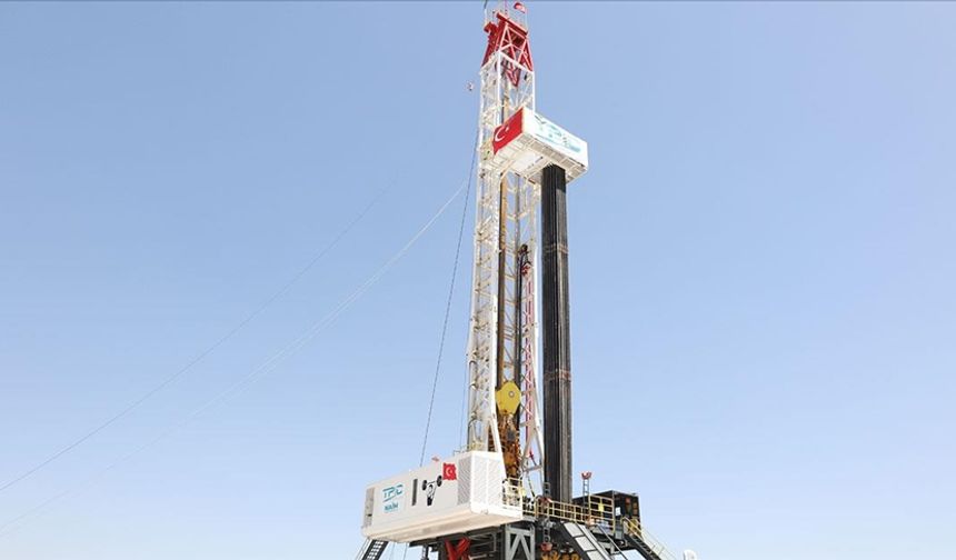 İki yerli petrol sondaj kulesi göreve başladı
