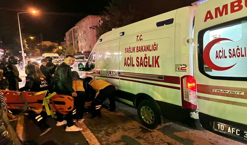 Motosikletin yayaya çarptığı kazada 1'i ağır 2 kişi yaralandı