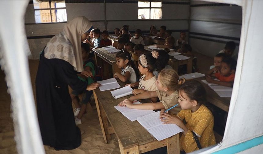 İsrail 20 bini aşkın öğrenci ile 1037 öğretmeni öldürdü