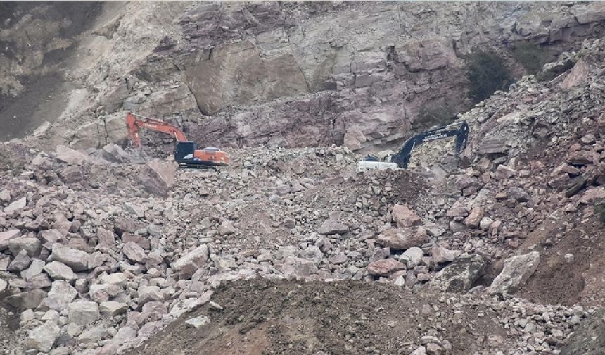 Göçük altında kalan işçiyi arama çalışmalarına yeniden başlandı