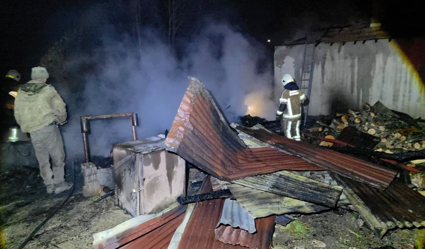 İki Katlı Ev Alevlere Teslim Oldu