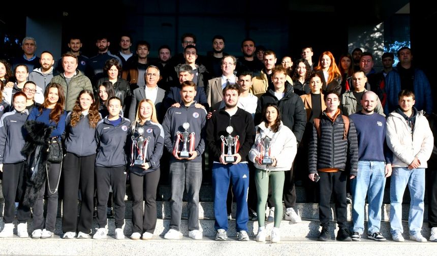 ÇOMÜ'de Kupa Sevinci