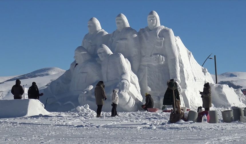 Sarıkamış şehitleri anısına yapılan kardan heykeller tamamlandı