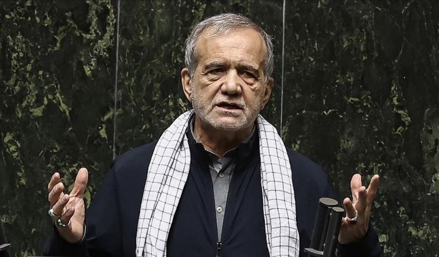 İran Cumhurbaşkanı’ndan, sözünü kesen dinleyiciye Türkçe uyarı