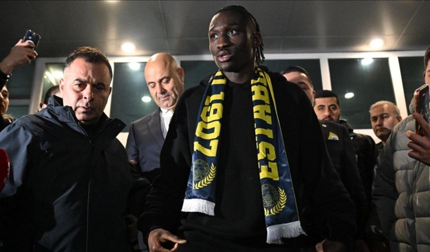 Son Dakika: Sidiki Cherif resmen Fenerbahçe’de!