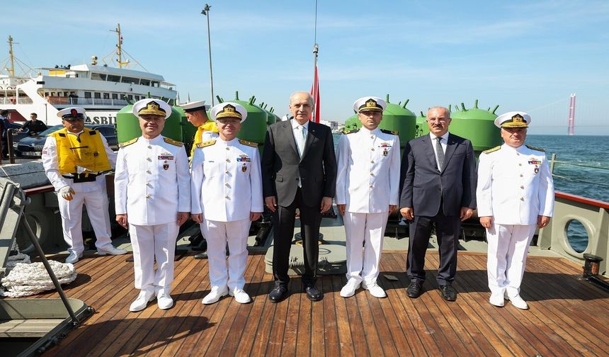 Çanakkale Boğazı’nda tarihi geçiş