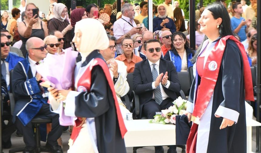 ÇOMÜ Lapseki Meslek Yüksekokulu'nda mezuniyet töreni düzenlendi