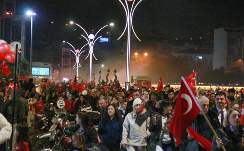 Çanakkale Biga'da Fener Alayı ile Cumhuriyet Coşkusu