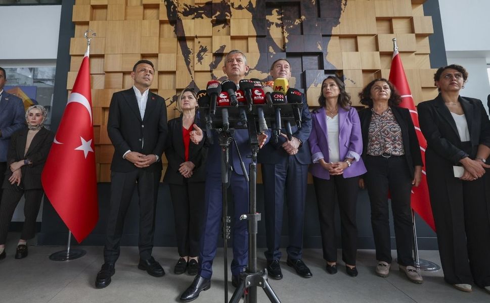 DEM Parti Eş Genel Başkanlarından, CHP Genel Başkanı Özel'e ziyaret