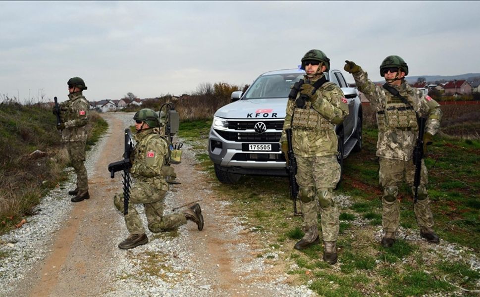 Türk askeri, Kosova'da devriye faaliyetlerine devam ediyor