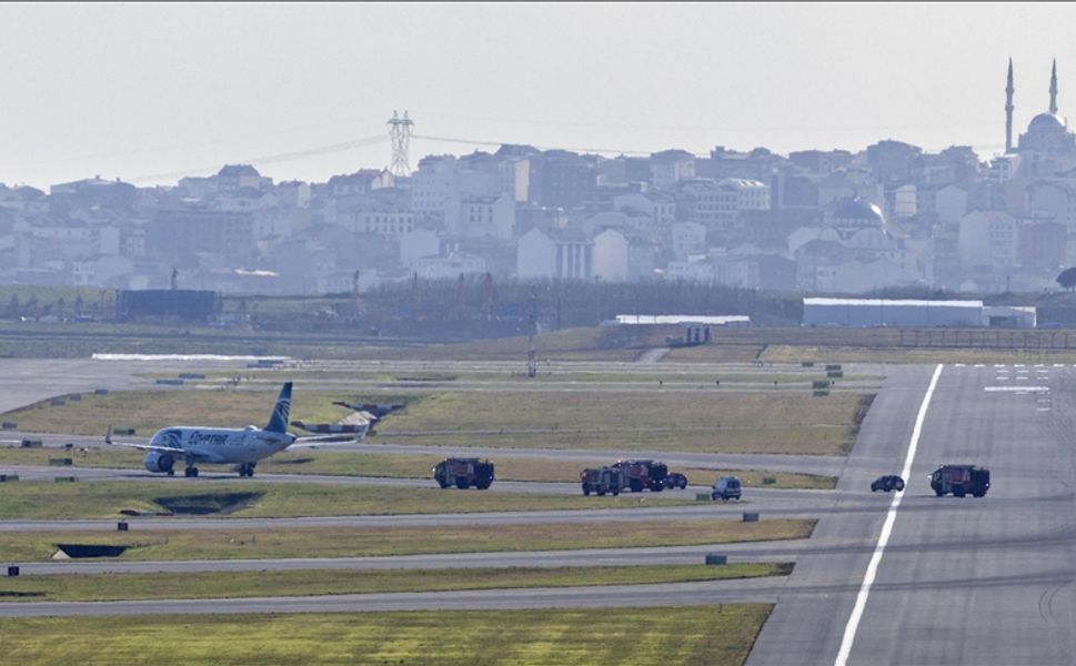 Egyptair yolcu uçağı acil iniş yaptı