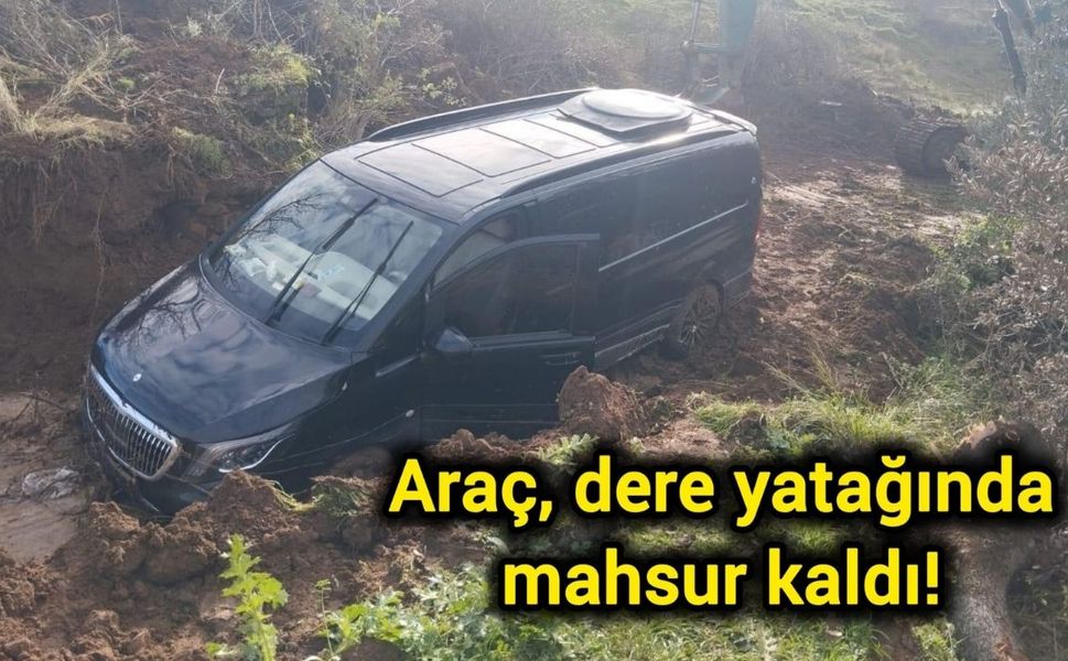 Araç, dere yatağında mahsur kaldı!