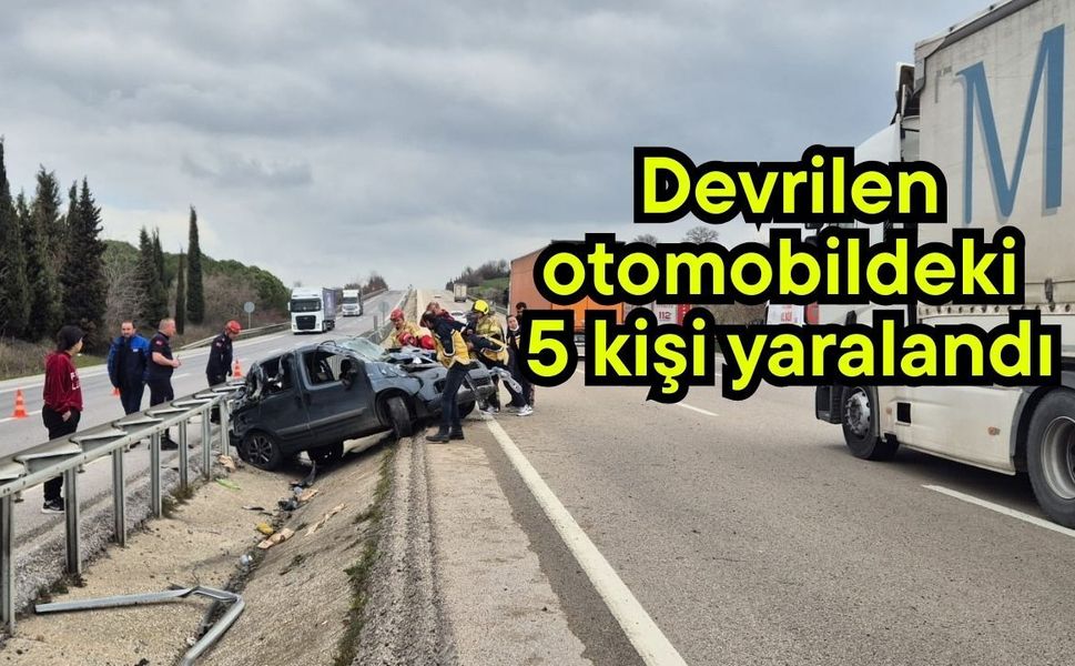 Devrilen otomobildeki 5 kişi yaralandı
