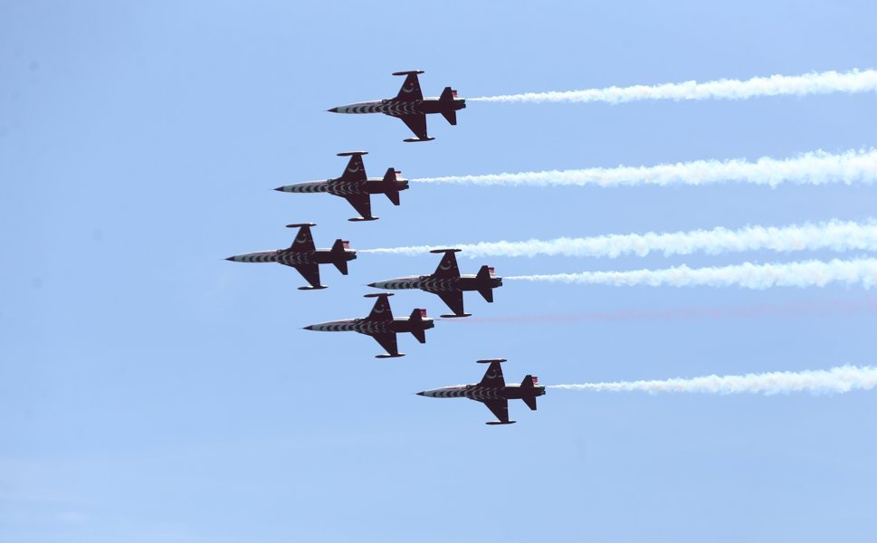 Türk Yıldızları, Çanakkale'de gösteri uçuşu yaptı