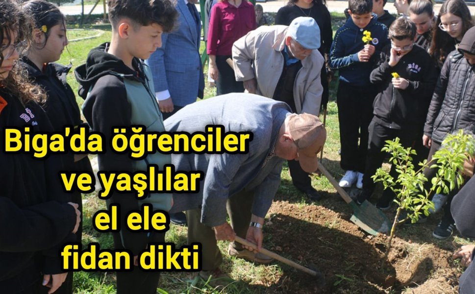 Biga’da öğrenciler ve yaşlılar el ele fidan dikti