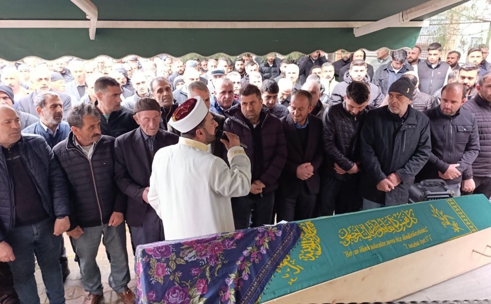 Biga yakınındaki feci kazanın kurbanı toprağa verildi