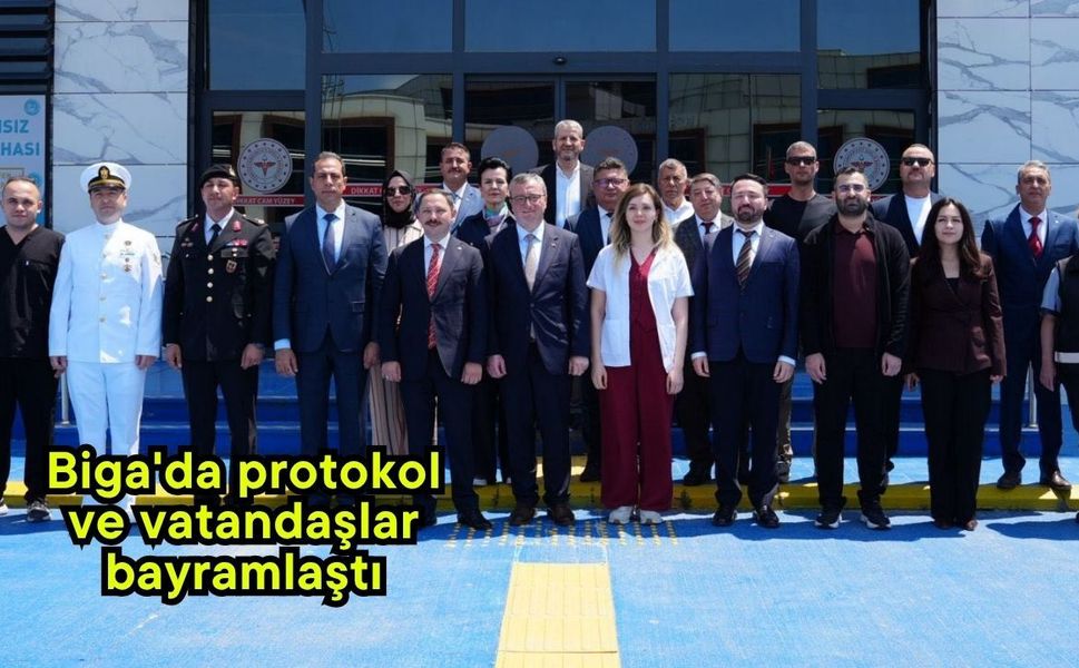 Biga'da protokol ve vatandaşlar bayramlaştı