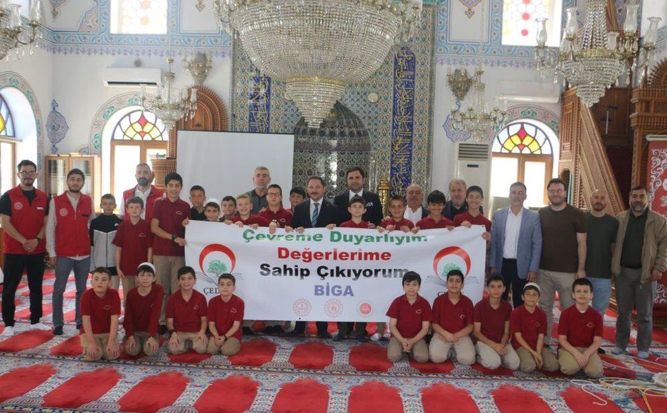 Biga’da Cami Şenliği: Gençler Maneviyatla Eğlenerek Buluştu!
