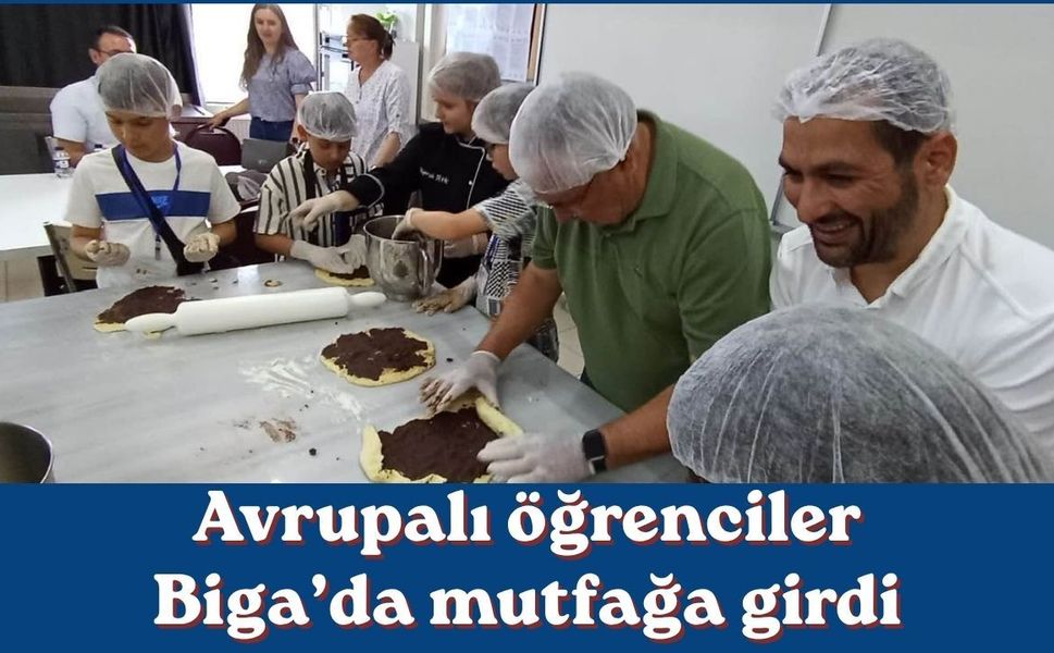 Avrupalı öğrenciler Biga’da mutfağa girdi